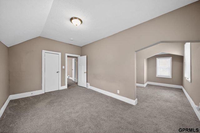 4554 N 16Th Street, Omaha, NE 68110