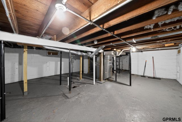 4554 N 16Th Street, Omaha, NE 68110