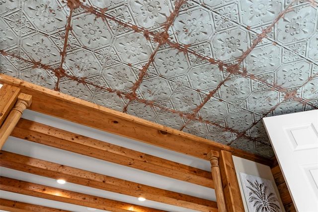 105 TUCKER AVENUE, Sarasota, FL 34232