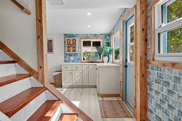 105 TUCKER AVENUE, Sarasota, FL 34232