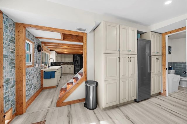 105 TUCKER AVENUE, Sarasota, FL 34232