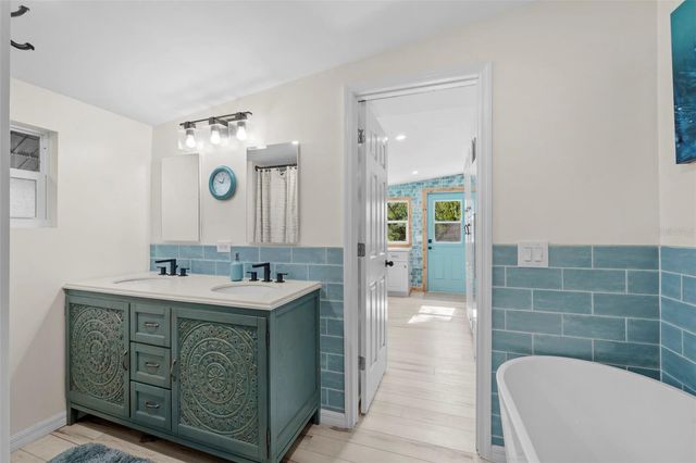 105 TUCKER AVENUE, Sarasota, FL 34232