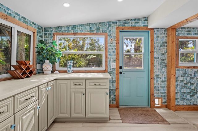 105 TUCKER AVENUE, Sarasota, FL 34232