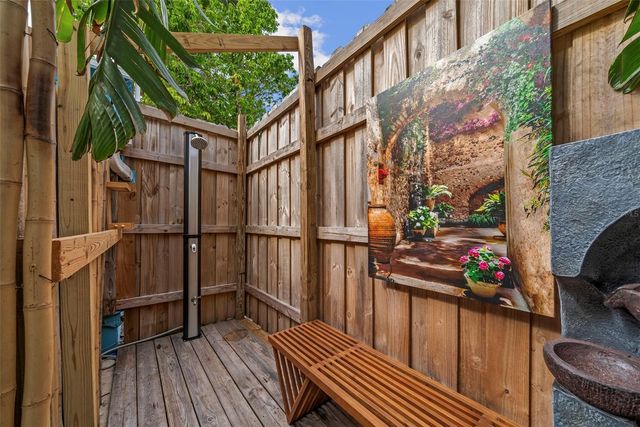 105 TUCKER AVENUE, Sarasota, FL 34232