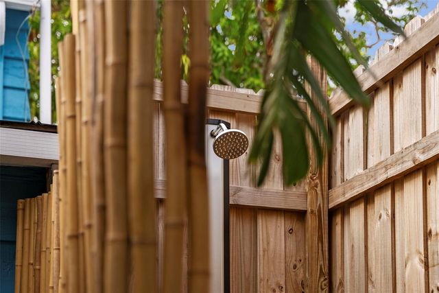 105 TUCKER AVENUE, Sarasota, FL 34232