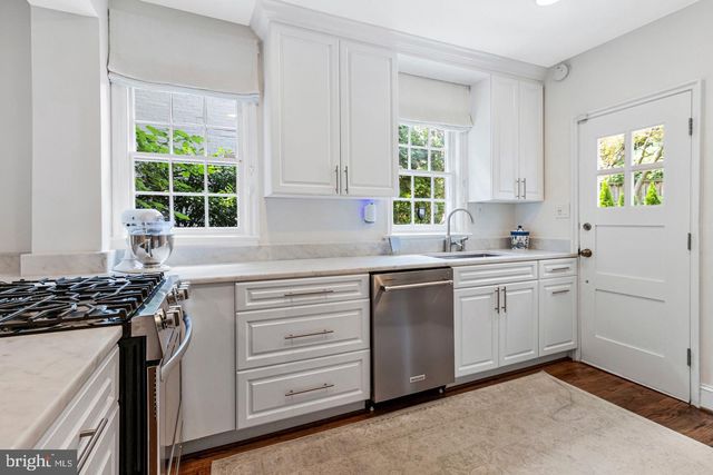 4607 KENMORE DR NW, Washington, DC 20007