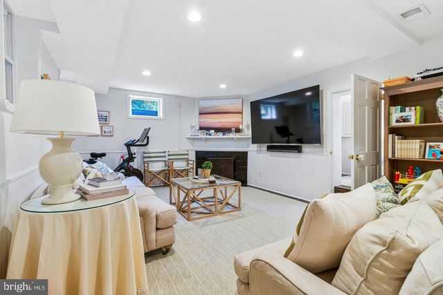 4607 KENMORE DR NW, Washington, DC 20007
