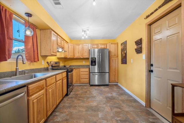 211 Littler Drive SE, Rio Rancho, NM 87124