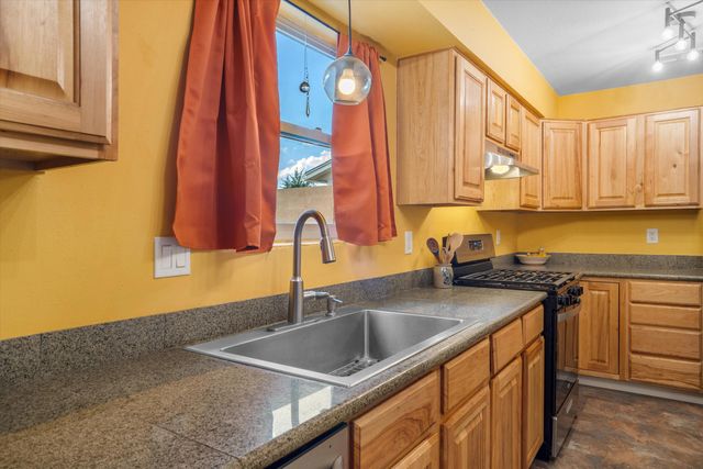 211 Littler Drive SE, Rio Rancho, NM 87124