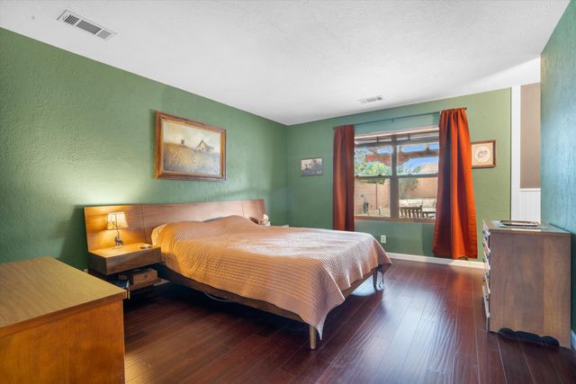 211 Littler Drive SE, Rio Rancho, NM 87124