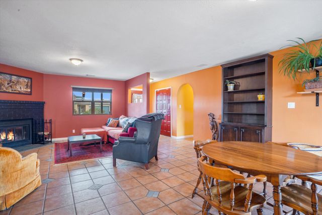 211 Littler Drive SE, Rio Rancho, NM 87124