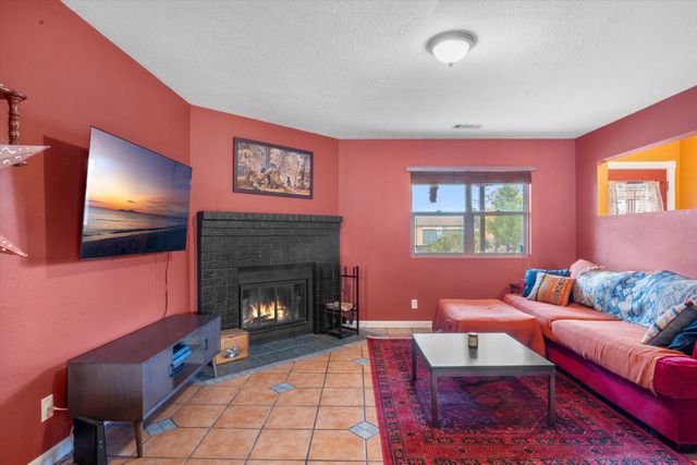 211 Littler Drive SE, Rio Rancho, NM 87124