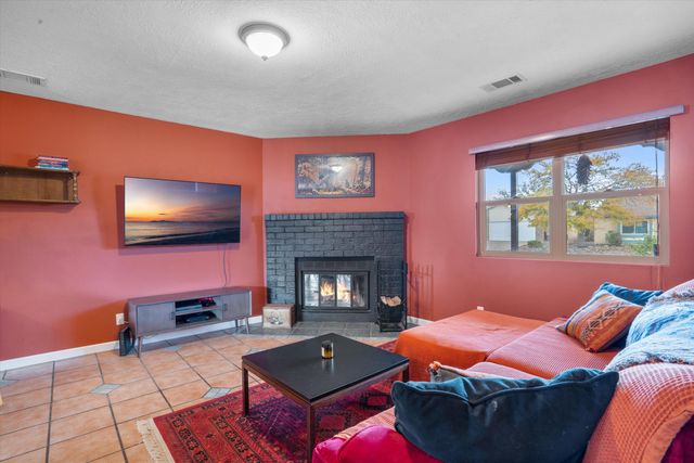 211 Littler Drive SE, Rio Rancho, NM 87124