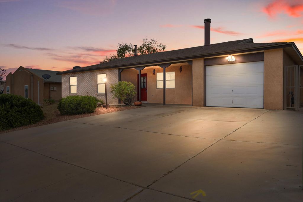 211 Littler Drive SE, Rio Rancho, NM 87124