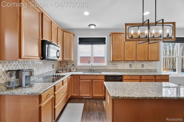 41625 Steinbeck Glen, Novi, MI 48377