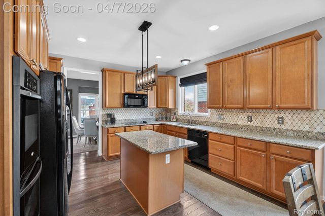 41625 Steinbeck Glen, Novi, MI 48377