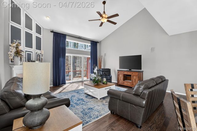 41625 Steinbeck Glen, Novi, MI 48377