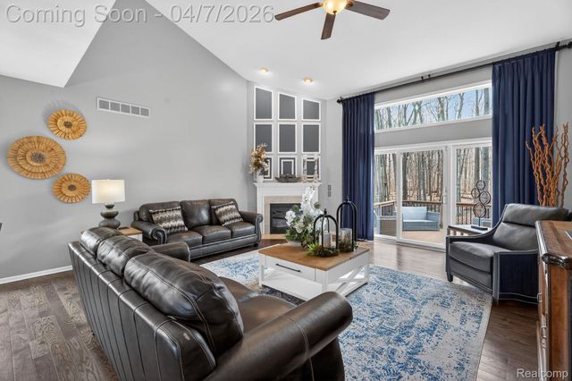 41625 Steinbeck Glen, Novi, MI 48377