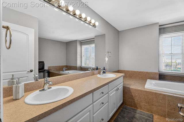 41625 Steinbeck Glen, Novi, MI 48377