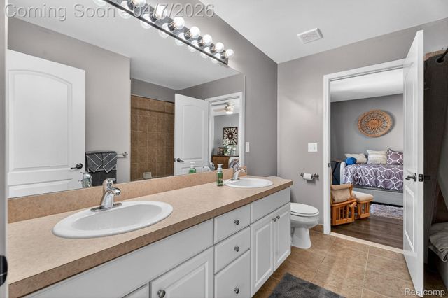 41625 Steinbeck Glen, Novi, MI 48377