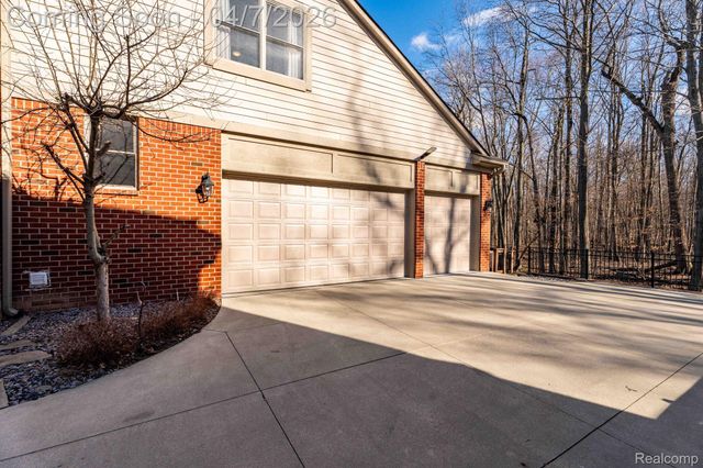 41625 Steinbeck Glen, Novi, MI 48377