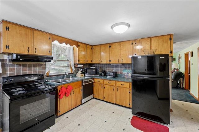 9 Harris Street, Nashua, NH 03060