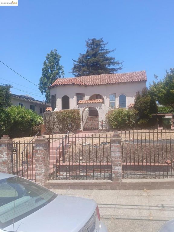 1942 E 27Th St, Oakland, CA 94606