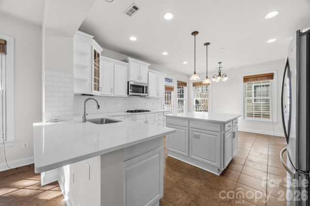 9429 Ridgeforest Drive, Charlotte, NC 28277