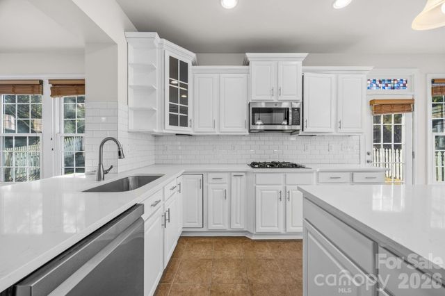 9429 Ridgeforest Drive, Charlotte, NC 28277