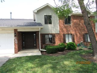 950 Cumberland Court B2, Roselle, IL 60172