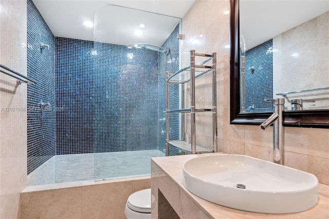701 Brickell Key Blvd 1411, Miami, FL 33131