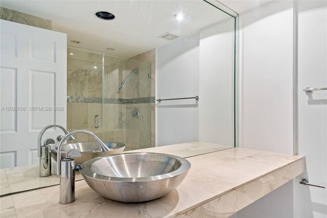 701 Brickell Key Blvd 1411, Miami, FL 33131