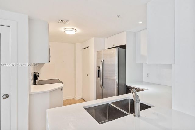701 Brickell Key Blvd 1411, Miami, FL 33131