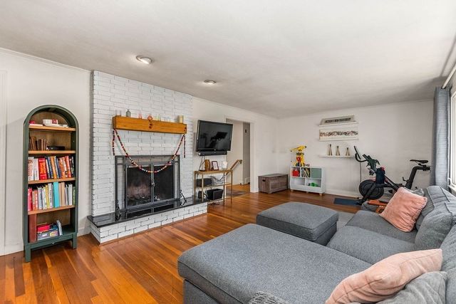 10 Country Club Drive, Walpole, MA 02081