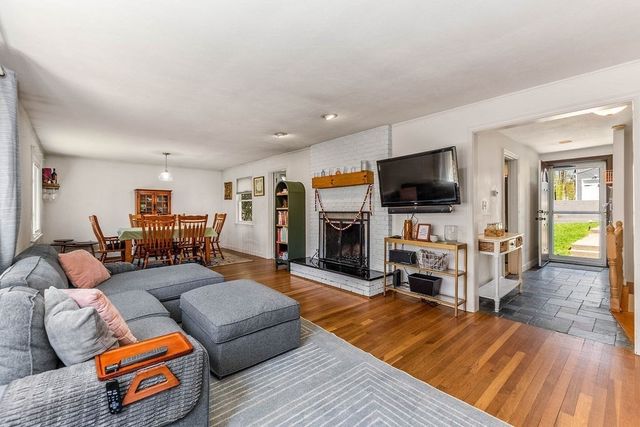 10 Country Club Drive, Walpole, MA 02081