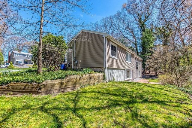 10 Country Club Drive, Walpole, MA 02081