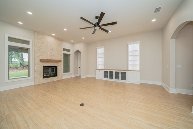 3928 Hidden Hills Cir, Longview, TX 75605