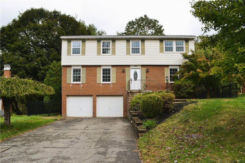 135 Pinehurst Dr, Economy, PA 15042