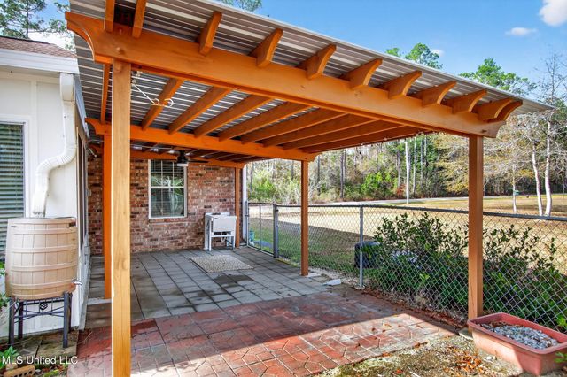 19270 Fenton Dedeaux Road, Kiln, MS 39556