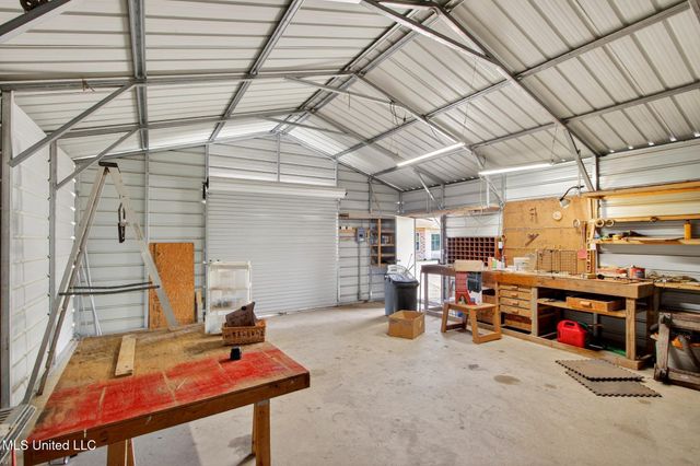 19270 Fenton Dedeaux Road, Kiln, MS 39556