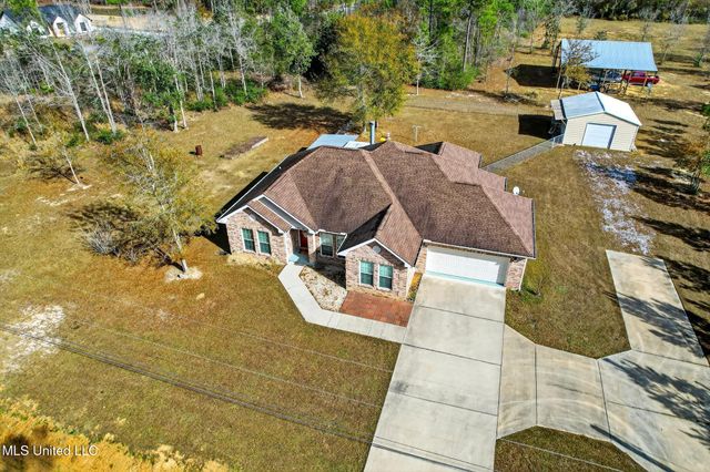 19270 Fenton Dedeaux Road, Kiln, MS 39556