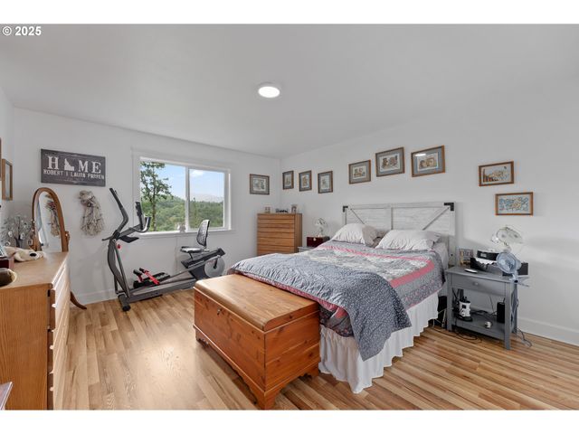 460 HUCKLEBERRY MT Ln, Riddle, OR 97469