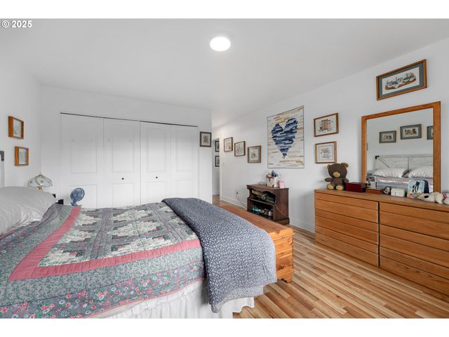 460 HUCKLEBERRY MT Ln, Riddle, OR 97469