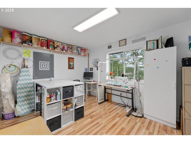 460 HUCKLEBERRY MT Ln, Riddle, OR 97469