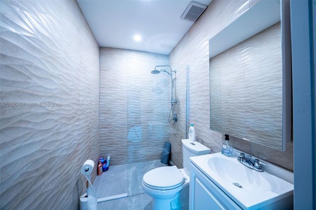 1221 W Camino Real 1221, Boca Raton, FL 33486