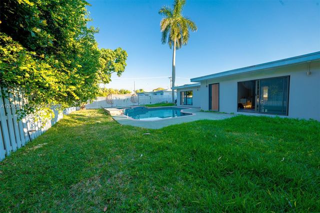 1221 W Camino Real 1221, Boca Raton, FL 33486