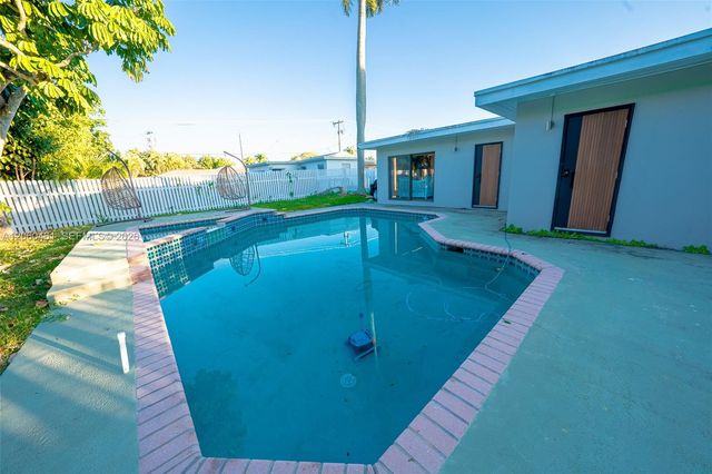 1221 W Camino Real 1221, Boca Raton, FL 33486