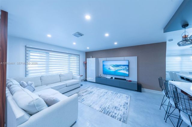 1221 W Camino Real 1221, Boca Raton, FL 33486