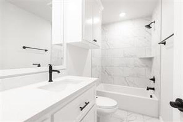 8233 Mountain Oak Drive, Edmond, OK 73034