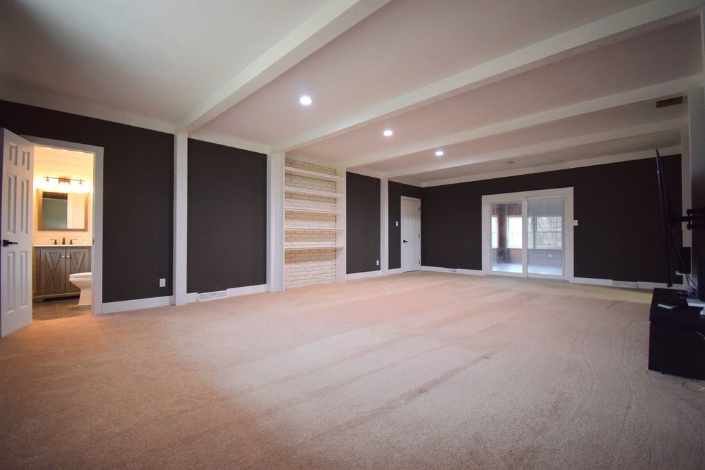 Image 12 of property listing at 4 Webster Hill Estates, Mt Vernon, IL 62864